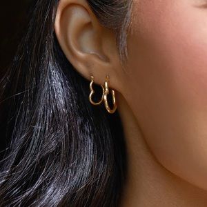14K solid gold heart hoops (30mm)